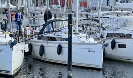 Bug Aussenaufnahme der Bavaria cruiser 34.2 "Solvig" in Heiligenhafen