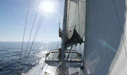 Deck Aussenaufnahme der Hanse 415 "Escape" in Heiligenhafen