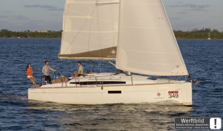 Steuerbord Aussenaufnahme einer Sun Odyssey 349 in Pula in Kroatien