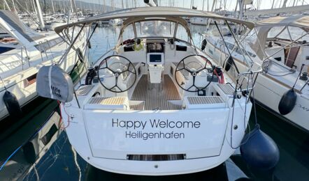 Heck Aussenaufnahme der Sun Odyssey 419 "Happy Welcome" in Puunat in Kroatien