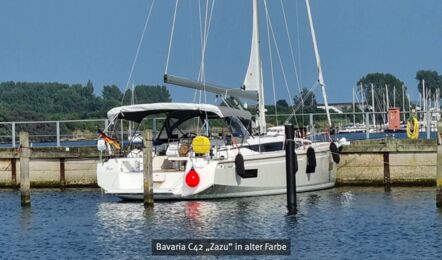 Heck Aussenaufnahme der Bavaria C42 "Zazu" in alter Farbe in Heiligenhafen