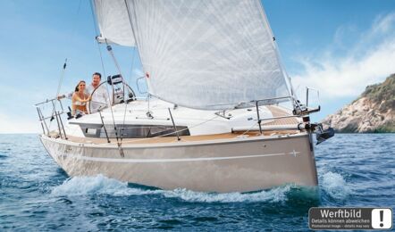 Steuerbord Bug Aussenaufnahme einer Bavaria cruiser 34.2 in Rogoznica in Kroatien