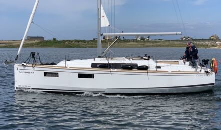 Backbordansicht der Oceanis 35.1 "Lunabay in Barth