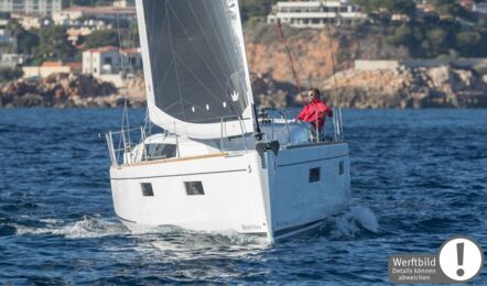 Bugaufnahme unter Segeln einer Oceanis 38.1 in Barth