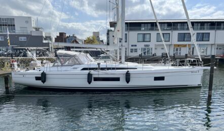 Steuerbord Aussenaufnahme der Oceanis 51.1 "Bambi" in Punat in Kroatien