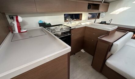 Pantry der Oceanis 51.1 "Flipper" in Can Pastilla auf Mallorca