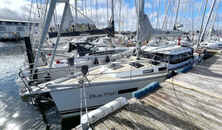 Backbord Deck Aussenaufnahme der Sirius 35DS "Blue Fish" in Heiligenhafen