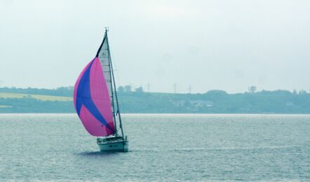 Bug Aussenaufnahme der Sirius 35DS "Canicula" in Heiligenhafen