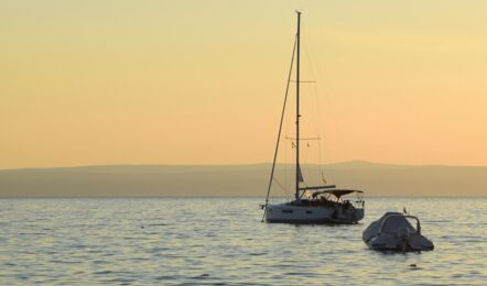 Backbord Heck Aussenaufnahme der Sun Odyssey 410 "Lara" in Punat in Kroatien