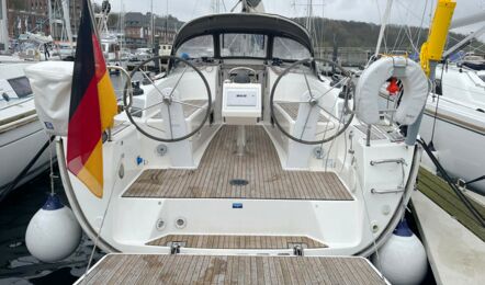 Steuerräder und Cockpit der Bavaria Cruiser 34 "Loop" in Flensburg