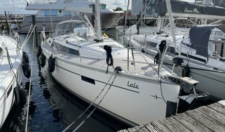 Steuerbord Bug Aussenaufnahme der Bavaria cruiser 37 "Lale" in Heiligenhafen