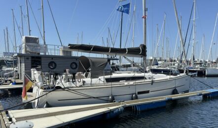 Steuerbord Aussenaufnahme der Dufour 350 GL "Salt" in Flensburg