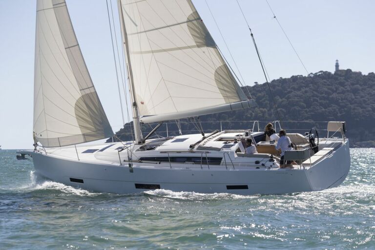 Neue Dufour 430 ab 2023 bei 1. Klasse Yachten