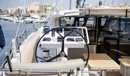 Cockpit Steuerstand Aussenaufnahme der Moody 54DS Adventuro in Can Pastilla auf Mallorca