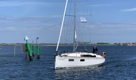 Backbordansicht der Oceanis 35.1 "Lunabay in Barth