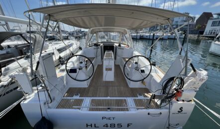 Heck mit Cockpit Aussenaufnahme der Oceanis 38.1 "Piet" in Heiligenhafen