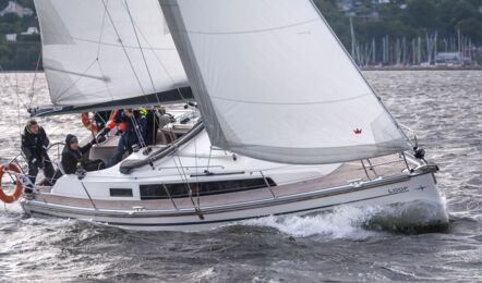 Aussenaufnahme der Bavaria Cruiser 34 "Loop" in Flensburg