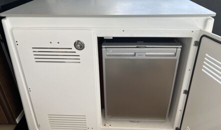 Aussenaufnahme Kühlschrank Picht der Lagoon 46 "Voyager" in Can Pastilla auf Mallorca