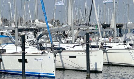 Steuerbord Aussenaufnahme der Bavaria cruiser 37 "Happy Place" in Heiligenhafen