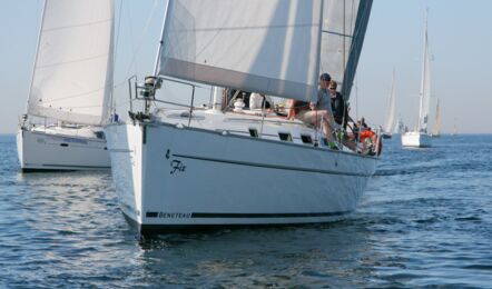 Bug Aussenaufnahme der Beneteau Cyclades 43.4 "Fix" in Heiligenhafen