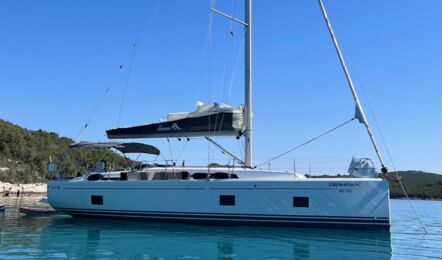 Steuerbord Aussenaufnahme der Hanse 418 "seahawk" in Punat in Kroatien