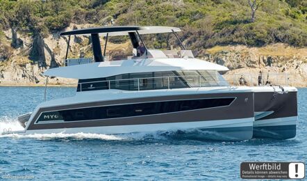 Steuerbord Aussenaufnahme einer Fountaine Pajot MY6 in Palma auf Mallorca