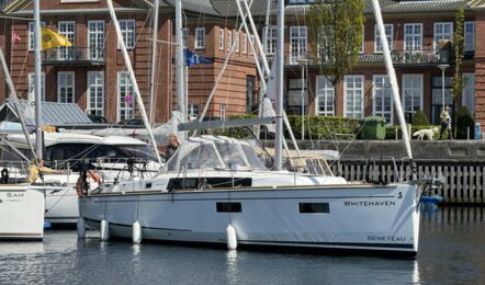 Steuerbord Aussenaufnahme der Oceanis 38.1 "Whitehaven" in Flensburg