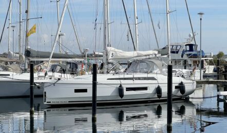 Steuerbord Aussenaufnahme der Oceanis 40.1 "Grisu" in Heiligenhafen