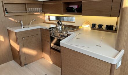 Pantry Innenaufnahme der Oceanis 40.1 Lioba II in Heiligenhafen