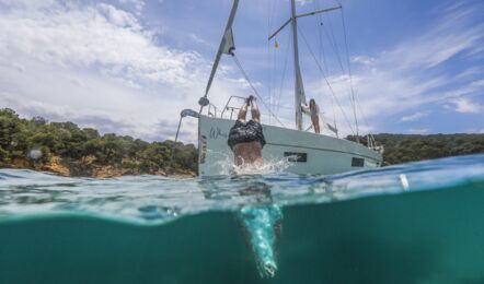 Bug Aussenaufnahme der Bavaria C45 "Whisper" in Palma auf Mallorca