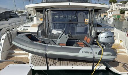 Dinghy Aussenaufnahme der Lagoon 51 "Selanja" in Can Pastilla auf Mallorca