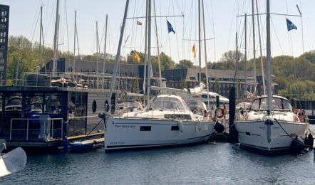 Bug Aussenaufnahme der Oceanis 38.1 "Whitehaven" in Flensburg