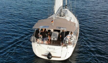 Heck Aussenaufnahme der Sun Odyssey 479 "Perla" in Punat in Kroatien
