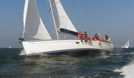 Backbord Aussenaufnahme der Bavaria 38 cruiser "Käte" in Barth