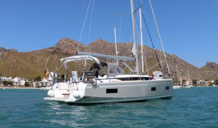 Heck Steuerbord Aussenaufnahme der Bavaria C38 "Levante" in Palma auf Mallorca