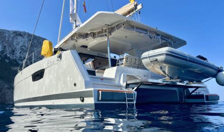 Backbord Heck Aussenaufnahme der Elba 45 "Seensucht" in Pula in Kroatien