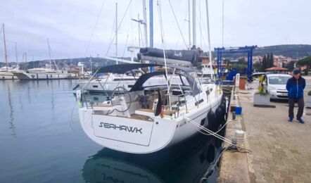 Heck Aussenaufnahme der Hanse 418 "seahawk" in Punat in Kroatien