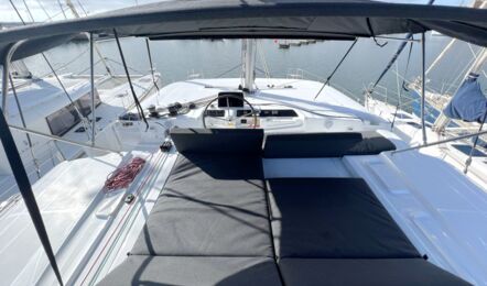 Aussenaufnahme Flybridge des Katamarans Lagoon 46 "Voyager" in Can Pastilla auf Mallorca