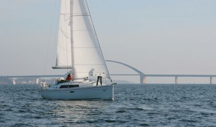 Steuerbord Bug Aussenaufnahme der Oceanis 31 "Poldi" in Heiligenhafen