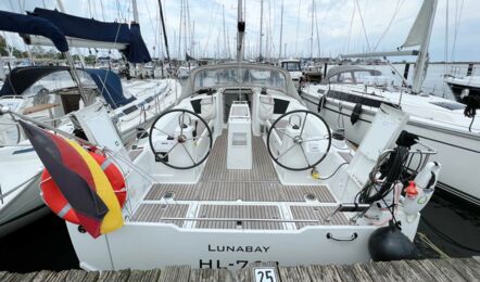 Heckansicht mit Steuerrädern und Cockpit der Oceanis 35.1 "Lunabay in Barth