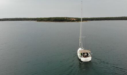 Heck Aussenaufnahme der Sun Odyssey 389 "Sissi" in Punat in Kroatien