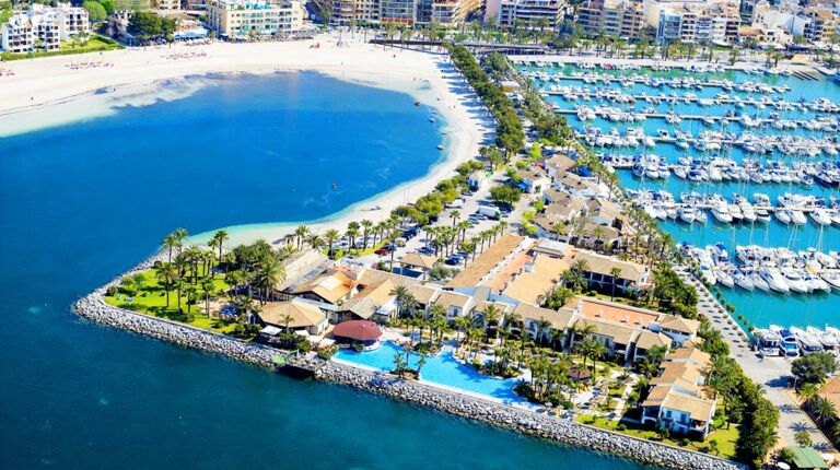 Direkte Nähe zum Strand an der Marina Alcúdia