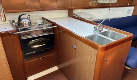 Pantry Innenaufnahme der Oceanos 37 "Hornet" in Heiligenhafen