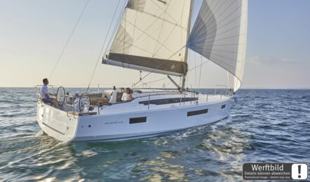 Heck Steuerbord Aussenaufnahme einer Sun Odyssey 410 in Palma auf Mallorca