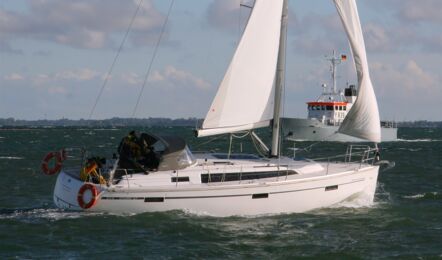 Steuerbord Aussenaufnahme der Bavaria cruiser 37 "Finnyocean" in Heiligenhafen