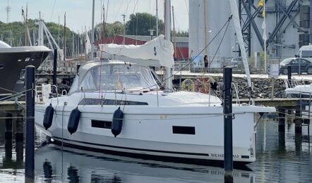 Steuerbord Aussenaufnahme der Oceanis 40.1 "Grisu" in Heiligenhafen