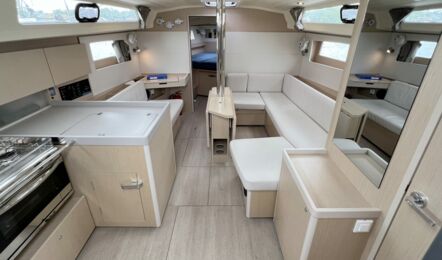 Salon Innenaufnahme der Oceanis 41.1 Becks in Barth