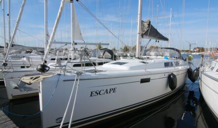 Bug Aussenaufnahme der Hanse 415 "Escape" in Heiligenhafen