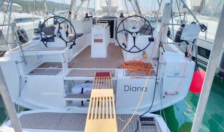 Heck Aussenaufnahme der Oceanis 38.1 "Diana" in Punat in Kroatien