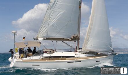 Steuerbord Aussenaufnahme einer Sun Odyssey 409 in Rogoznica in Kroatien